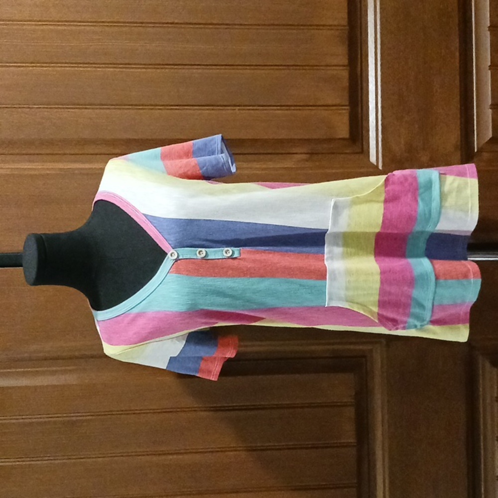 Hopely Color Block V Cut Tee. Size M - image 1